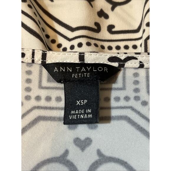 ANN TAYLOR Petites Women’s Size XSP Top White Black Print Polyester Spandex - Picture 3 of 5